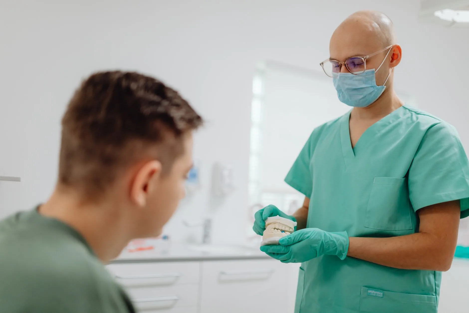Financiar un tratamiento dental sin intereses: cómo funciona de verdad y qué mirar en la letra pequeña