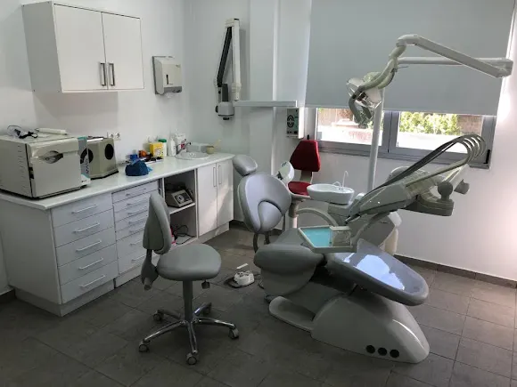 Clínica Dental Mario Bello - Dentista en Oleiros