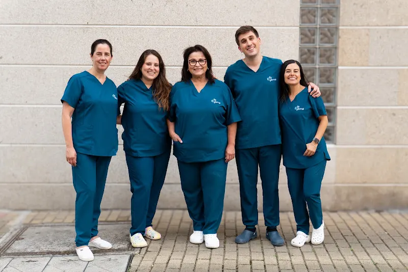 Clínica Dental Bernal - Dentista en Oleiros - foto 2