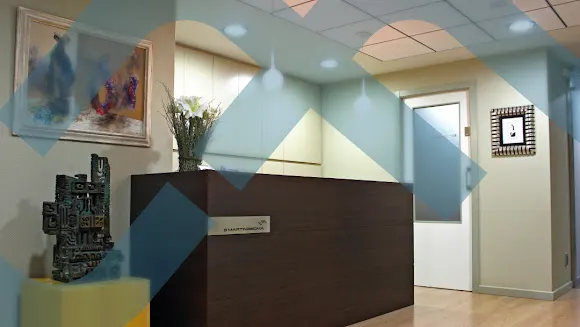 Policlínica B&J Martín - Dentista en Boiro