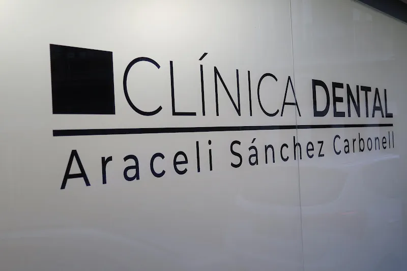 Clínica Dental Araceli Sánchez Carbonell - Dentista en Ibi - foto 2