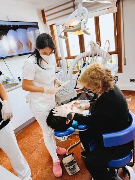 Clínica Dental Montagut - Almería
