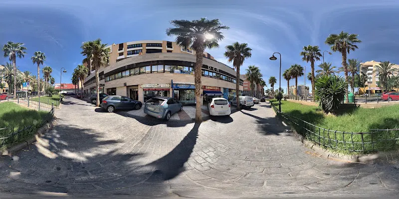 Clínica DEA El Parador - Clínica dental en Roquetas de Mar - foto 2