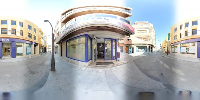 Clínica Roquetas Dental - Clínica dental en Roquetas de Mar - foto 2