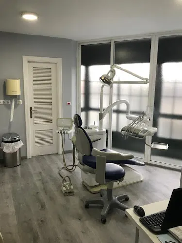 Dr. Iñigo San Luis Bugallo - Dentista en Oleiros