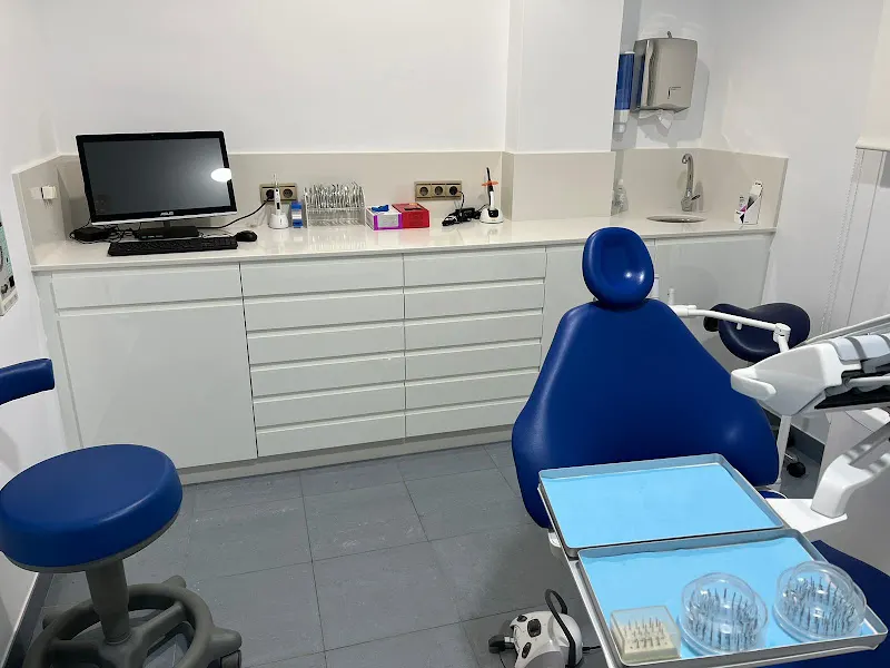 Clínica Dental Pablo Lelli - Clínica dental en Adra - foto 2