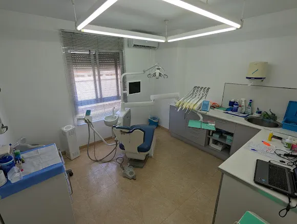 Clínica Dental Las Norias Dra Nazaret Flores María. - Dentista en El Ejido