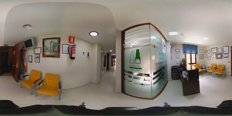 Clínica Dental Fernando Molina Lazcano - Clínica Dental Almendralejo - Dentista en Almendralejo - foto 2
