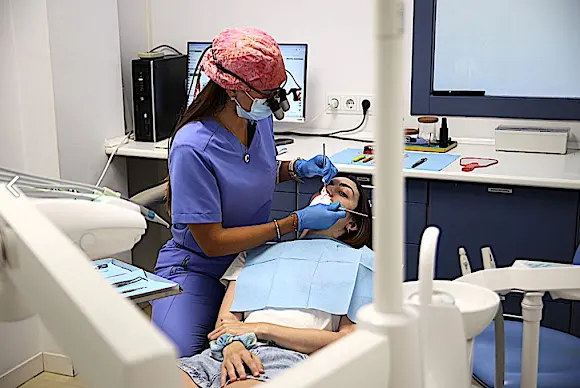 Clinica Dental Verdaguer - Implantes, Ortodoncia Invisible, Endodoncia, Odontología General, Rehabilitación y Estética