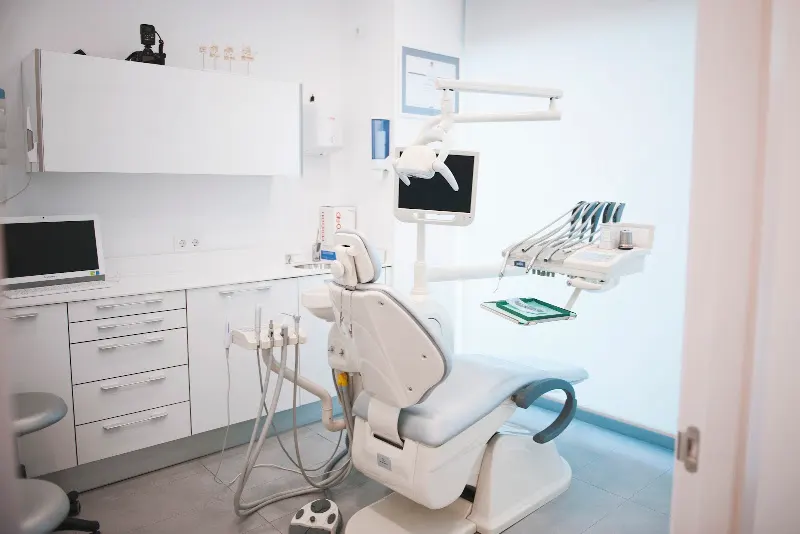 CLÍNICA DENTAL BAC DE RODA - Clínica dental en Barcelona - foto 2