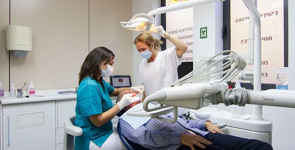 Clínica Dental Abril | Dentista en Sagrada Familia, Barcelona