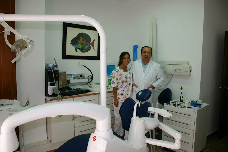 CLÍNICA DENTAL MEDEL BARELLO