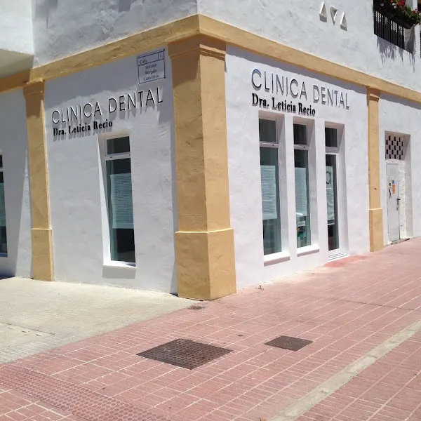 Clinica dental Dra. Leticia Recio - Dentista en Rota - foto 2