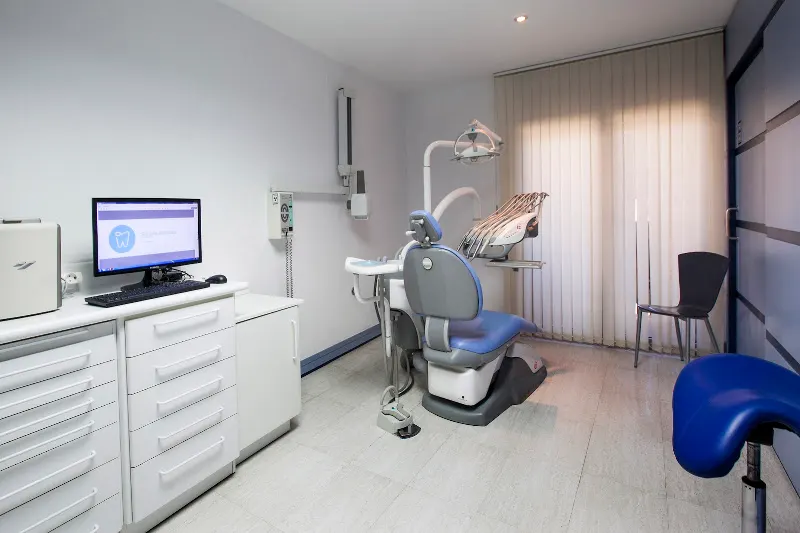 CLÍNICA DENTAL SARA SALVADOR
