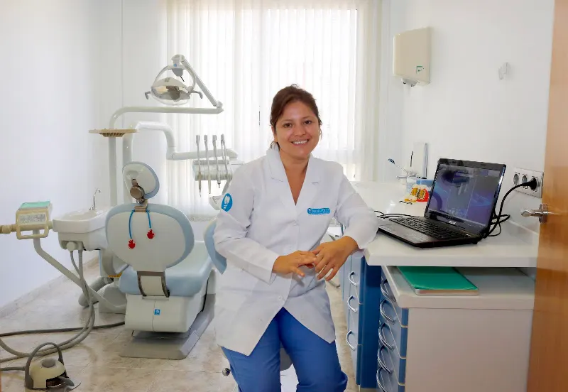Clínica Dental Dentística Villareal - Prótesis / Blanqueamientos / Implantes / Dentistas