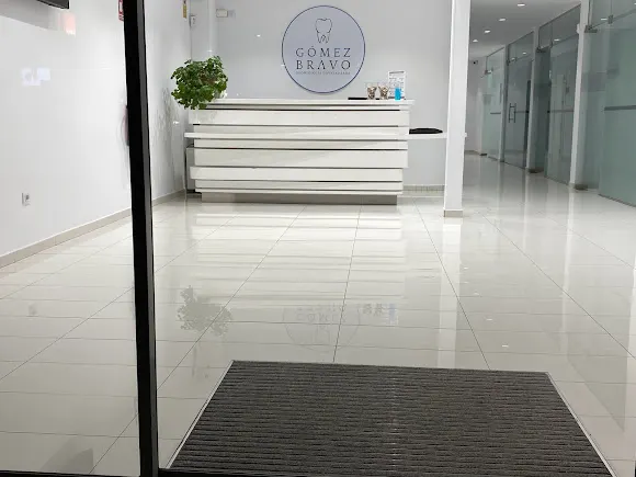 CLÍNICA DENTAL GÓMEZ BRAVO