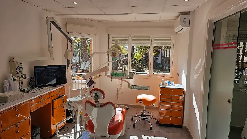 Clínica Dental Dres. Pons -Ortodoncia-Implantes-Prótesis-Estética