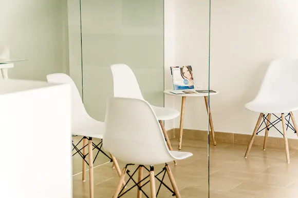 CLINICA DENTAL LA VICTORIA: FUENTE PALMERA