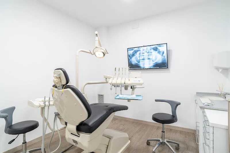 Clínica Dental Central Tarancón. Implantes dentales y Ortodoncia