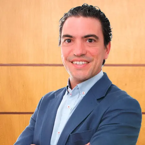Dr. Manel Gorina Faz, Cirujano oral y maxilofacial
