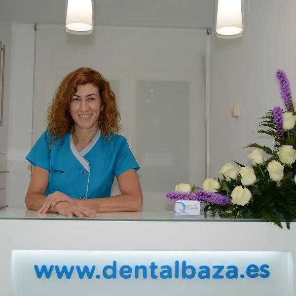 CLÍNICA DENTAL QUESADA BAZA - DRA. MARÍA PILAR QUESADA GARCÍA