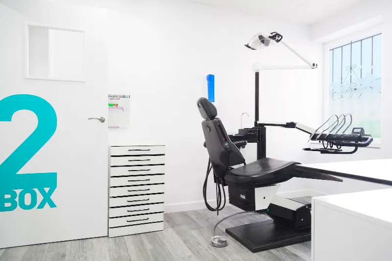 Clínica Dental Fuentenueva - Clínica dental en Granada