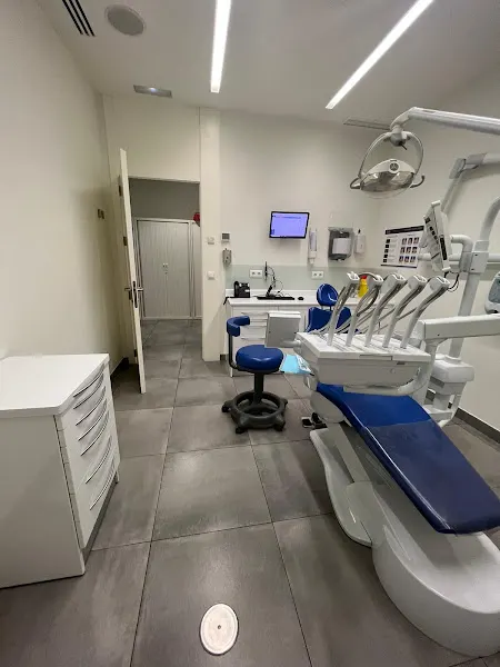 Clínica Dental Milenium Granada - Sanitas - Clínica dental en Granada
