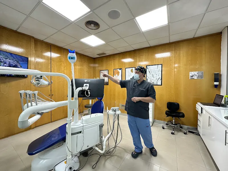 Dr. Esteban Russo - Doctores Dental Puerta Bonita