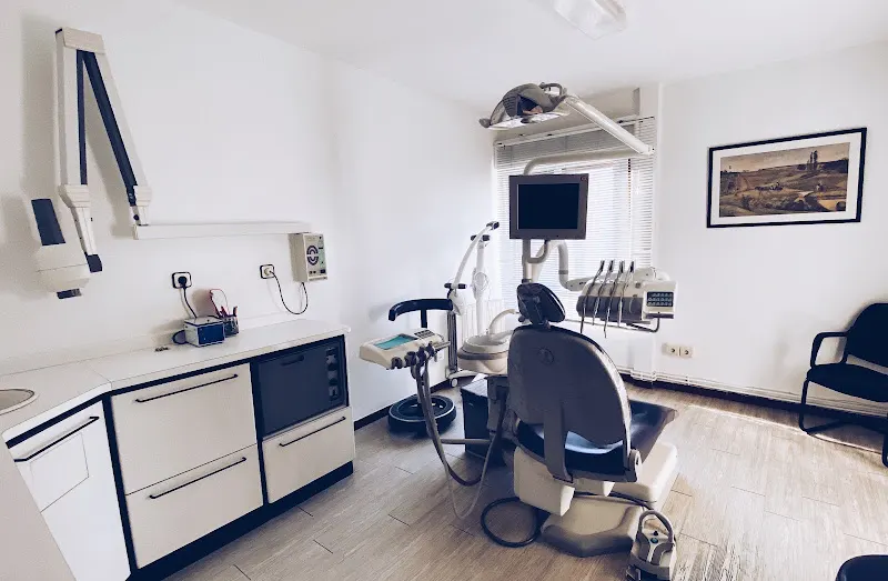 CLÍNICA DENTAL ALFÉREZ