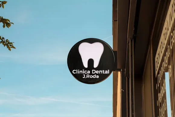Clínica Dental J.Roda. Odontología integral. - Madrid