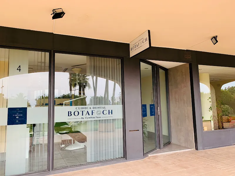 Clínica Dental Botafoch - Dentista en Ibiza - foto 2