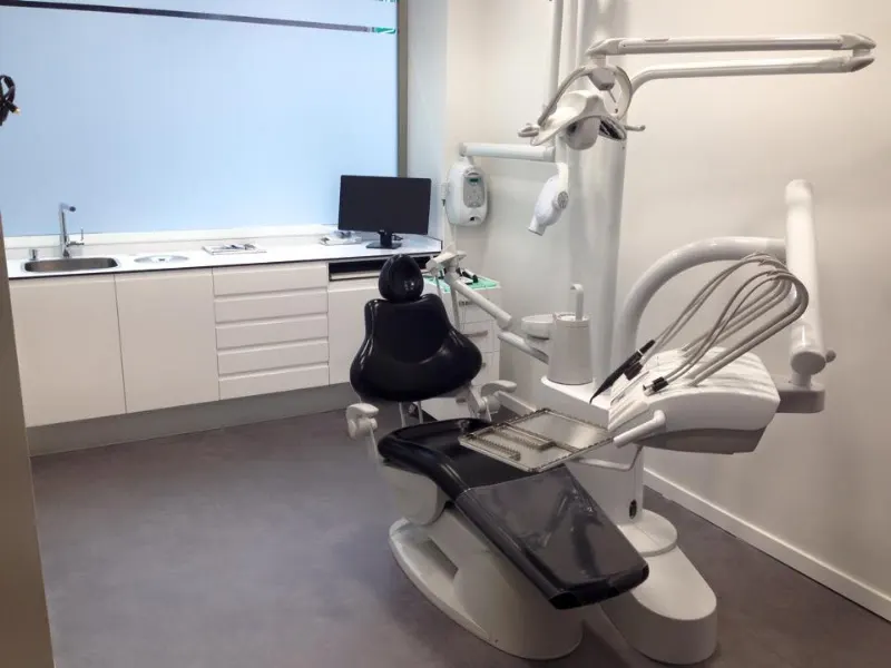 Clínica Dental y Centro Odontológico Héctor Lafuente: Implantes dentales. - Clínica dental en Logroño