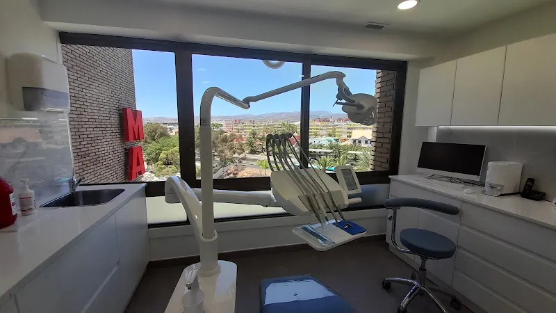 ph dental / med.dent Pablo Herrero