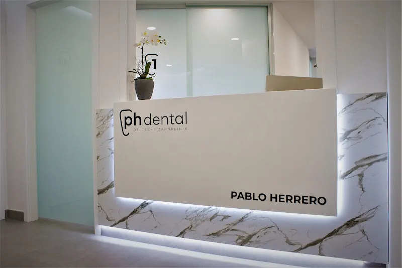 ph dental / med.dent Pablo Herrero - Clínica dental en Santa Lucia de Tirajana - foto 2