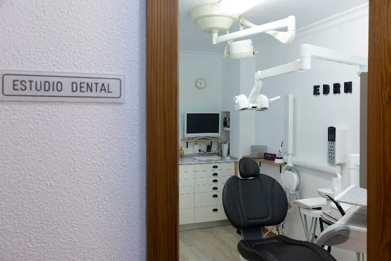 Clínica Dental en Las Palmas - Dentista Dr. Román Hernández