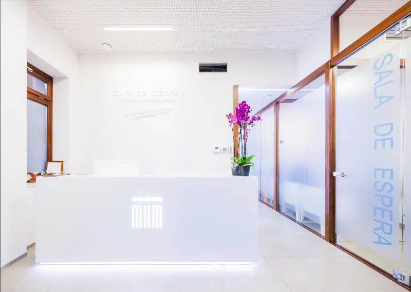 CLINICA DENTAL DR MARIANO HERNANDEZ LA BAÑEZA - La Bañeza