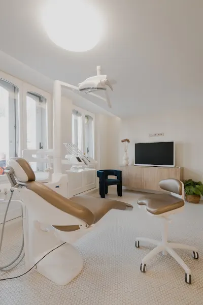 Regal Trasancos. Clínica Dental. - Viveiro
