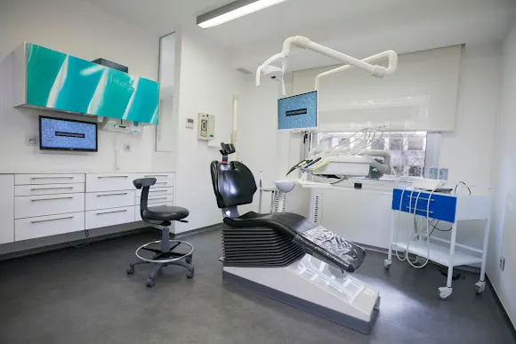 Clínica Dental González Baquero en Madrid | Invisalign | Implantes