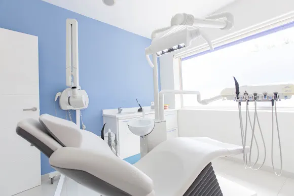 CLINICA DENTAL ESCARIZ - Navalcarnero