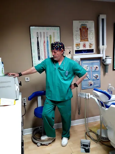 Dr. José Antonio Robledo Torres, Dentista
