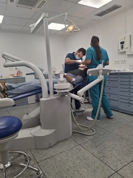 Clínica Dental Doctor Sergio Granados/ Dr Peña