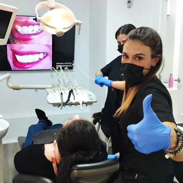 Dentalcom -Odontología Estética-