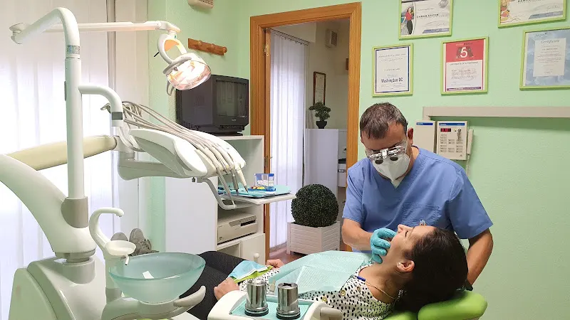 Clinica Dental Dr Julio Sanchis - Medico_dentista
