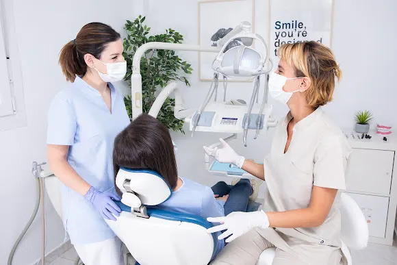 CLÍNICA DENTAL LUCERO | Dras Ana y Beatriz Antón