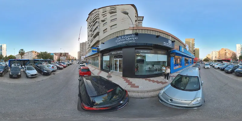 Dentista Eduardo Cuevas Queipo - Dentista en Málaga - foto 2