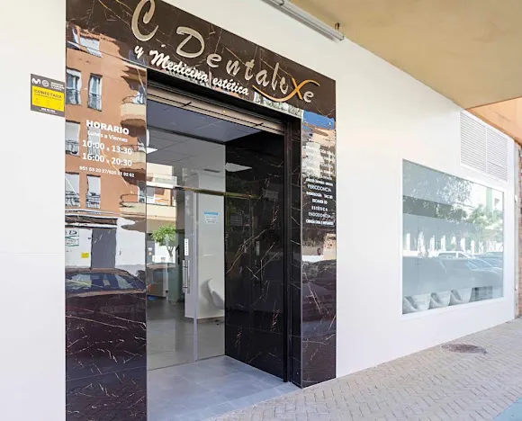 CLINICA DENTALUXE - Manilva