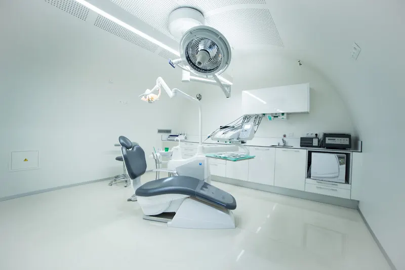 Clínica Dental Avilés y Román