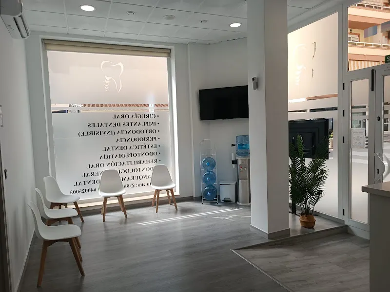 Clínica Dental Especializada Sonríe - Vélez-Málaga