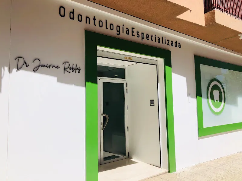 Clínica Dental Dr. Jaime Robles - SONRÍE - Dentista en Caravaca de la Cruz - foto 2