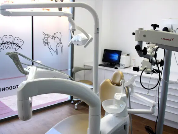 Clínica Dental MOE